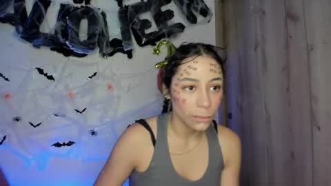 tania06 online show from 10.31.25