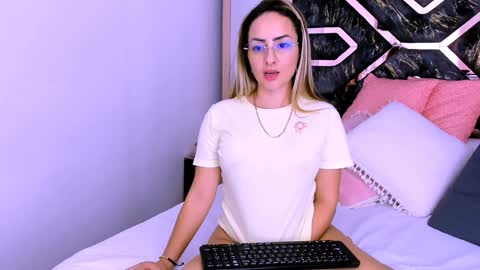 Snapshot of tania_white chatting on 01.21.25 Tania online show from 01.21.25