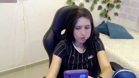Snapshot of taniadevil_69 chatting on 02.01.25 Tania online show from 02.01.25