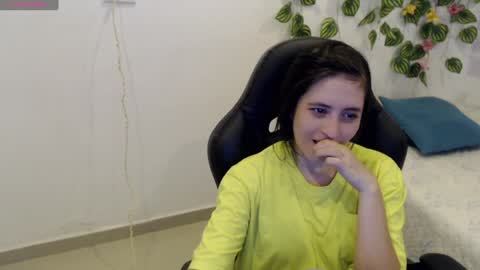 Snapshot of taniadevil_69 chatting on 02.05.25 Tania online show from 02.05.25