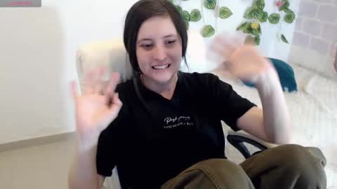 Snapshot of taniadevil_69 chatting on 10.19.25 Tania online show from 10.19.25