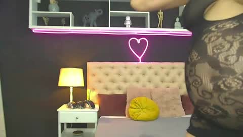 Snapshot of taniakarevina chatting on 05.15.26 Tania Karevina online show from 05.15.26
