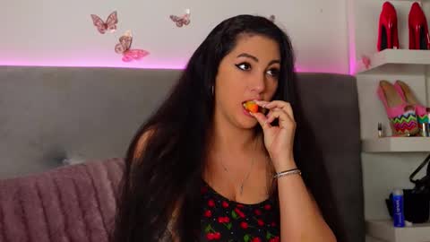 Tania online show from 11.26.25