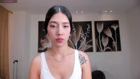 Snapshot of taralawrence chatting on 11.22.25 Tara Lawrence online show from 11.22.25