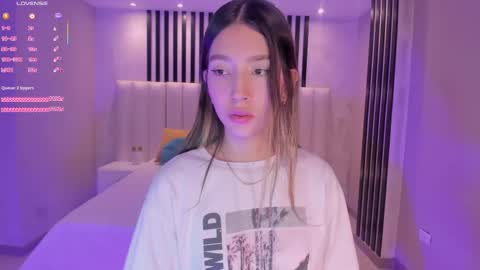 Snapshot of taralawrence chatting on 11.30.25 Tara Lawrence online show from 11.30.25