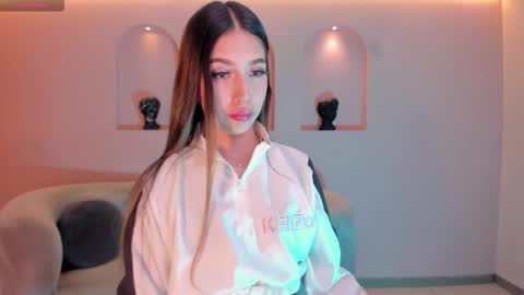 Snapshot of taralawrence chatting on 12.18.25 Tara Lawrence online show from 12.18.25