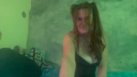 Snapshot of taralynn7136 chatting on 01.09.25 tara lynn online show from 01.09.25