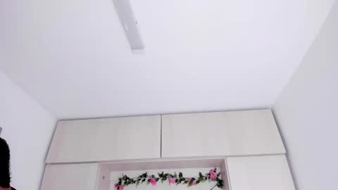  T A R A  online show from 09.14.25