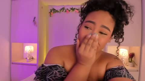 Snapshot of tarawiilson_ chatting on 04.25.26 T A R A online show from 04.25.26