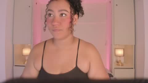 Snapshot of tarawiilson_ chatting on 05.14.26 T A R A online show from 05.14.26