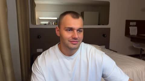 Snapshot of tasty_justin chatting on 10.09.25 My shows 2100500 UTC3 online show from 10.09.25