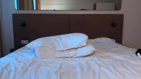 Snapshot of tasty_justin chatting on 11.15.25 My shows 2100500 UTC3 online show from 11.15.25