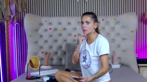 Snapshot of tastypatricia chatting on 10.12.25 TastyPatricia online show from 10.12.25