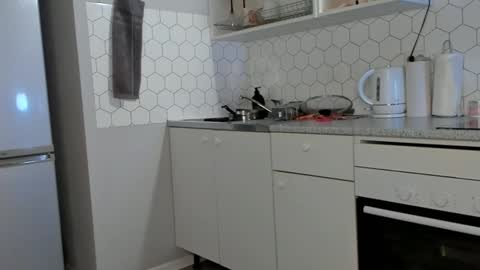 Snapshot of tate_angel chatting on 12.15.24 Tate online show from 12.15.24