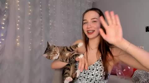 Snapshot of tate_angel chatting on 02.15.25 Tate online show from 02.15.25