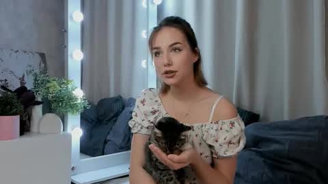 Snapshot of tate_angel chatting on 09.17.25 Tate online show from 09.17.25