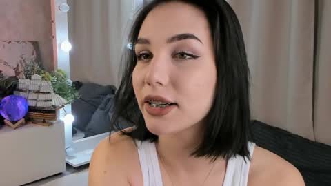 Snapshot of tate_angel chatting on 09.20.25 Tate online show from 09.20.25