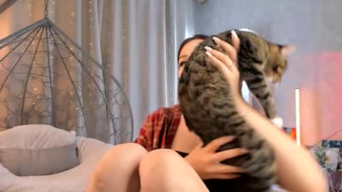 Snapshot of tate_angel chatting on 11.12.25 Tate online show from 11.12.25