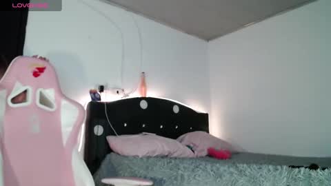 Snapshot of tati_g chatting on 12.21.24 Tati Garcia online show from 12.21.24