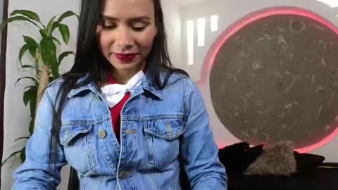 Snapshot of tatiana_branc chatting on 12.13.25 Tatiana Br online show from 12.13.25