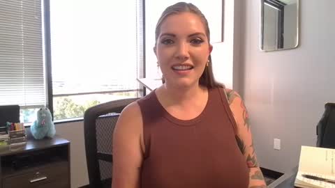 Snapshot of tattedlasirena chatting on 10.08.25 La Sirena online show from 10.08.25