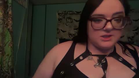 Snapshot of tattedthicc chatting on 06.29.26 tattedandthicc online show from 06.29.26
