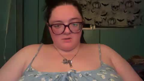 Snapshot of tattedthicc chatting on 06.30.26 tattedandthicc online show from 06.30.26