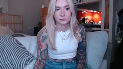 Snapshot of tattoobbgirl chatting on 03.01.25 tattoobbgirl online show from 03.01.25