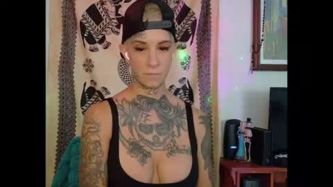 Snapshot of tattooed_natalia chatting on 07.25.26 Natalia 3 online show from 07.25.26