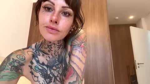 tattooedlucy_ online show from 04.14.26