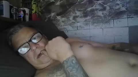 Snapshot of tatts4tits chatting on 05.12.26 dave online show from 05.12.26