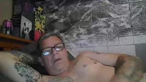 Snapshot of tatts4tits chatting on 06.01.26 dave online show from 06.01.26