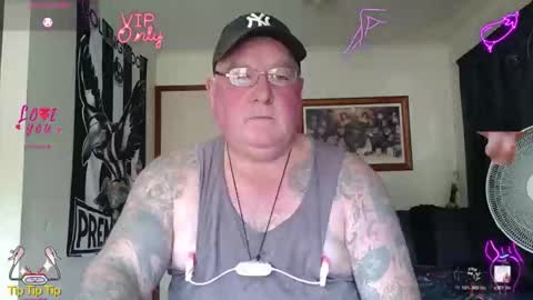 Snapshot of tattzsexy chatting on 05.17.26 tattzsexy online show from 05.17.26