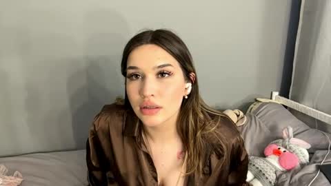 Mia online show from 04.20.26