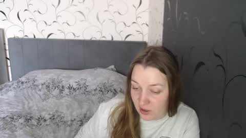 Snapshot of taxxxu chatting on 04.24.26 Diana online show from 04.24.26