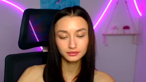 Snapshot of tayavibe chatting on 06.19.26 Taya online show from 06.19.26