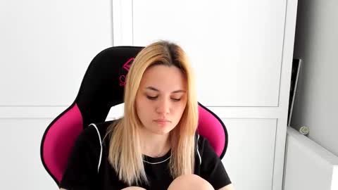 Snapshot of tayla_shy chatting on 05.17.26 Tay online show from 05.17.26