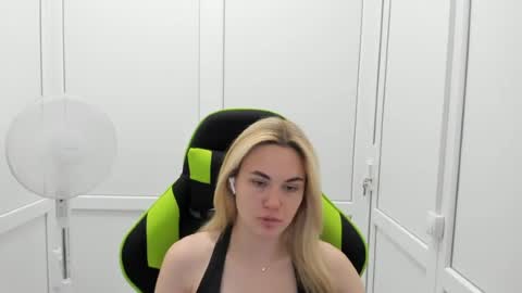 Snapshot of tayla_shy chatting on 06.29.26 Tay online show from 06.29.26