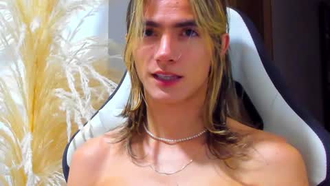 Snapshot of tayler_swift1 chatting on 10.10.25 tayler_swift1 online show from 10.10.25