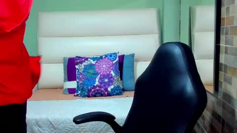 Snapshot of tayler_wells chatting on 03.04.25 T A Y L E R online show from 03.04.25