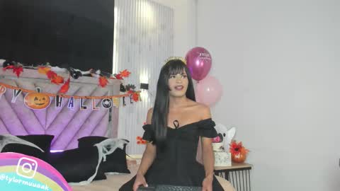 Taylor Harveey online show from 10.24.25