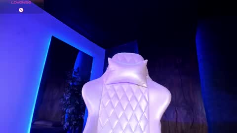 Taylor  Help me to get 100 thumbs up online show from 10.04.25