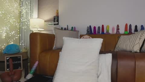 Taylor --  online show from 04.12.26