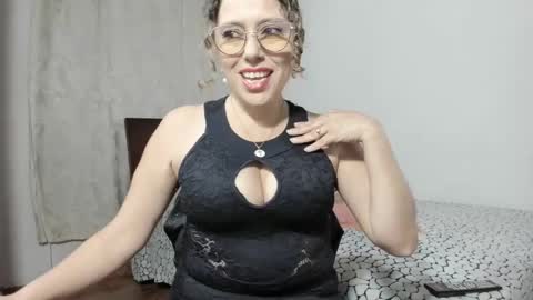 Snapshot of taylorhot72_ chatting on 02.01.25 taylorhot72_ online show from 02.01.25