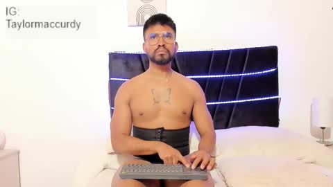 taylormaccurdy_ online show from 11.24.25