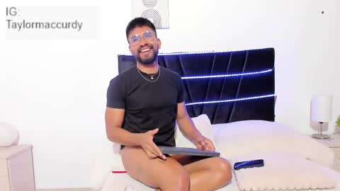 taylormaccurdy_ online show from 11.26.25