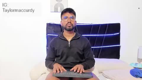 taylormaccurdy_ online show from 12.15.25