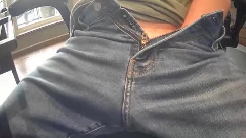 Snapshot of taylorsguy chatting on 12.18.24 taylorsguy online show from 12.18.24