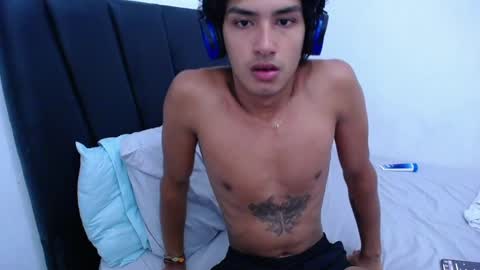 Snapshot of tayronx33 chatting on 02.16.25 Tayron online show from 02.16.25