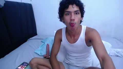 Snapshot of tayronx33 chatting on 03.04.25 Tayron online show from 03.04.25